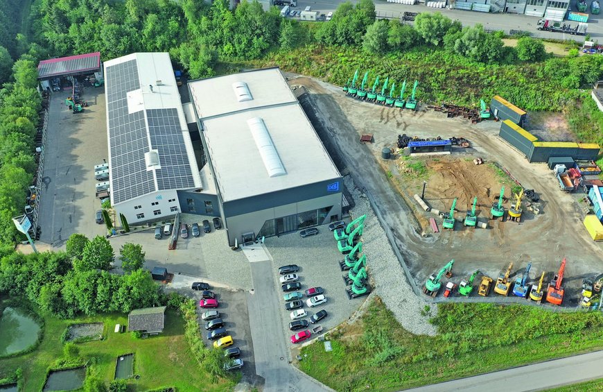 THIRTY YEARS STRONG FOR KOBELCO AND EMB BAUMASCHINEN